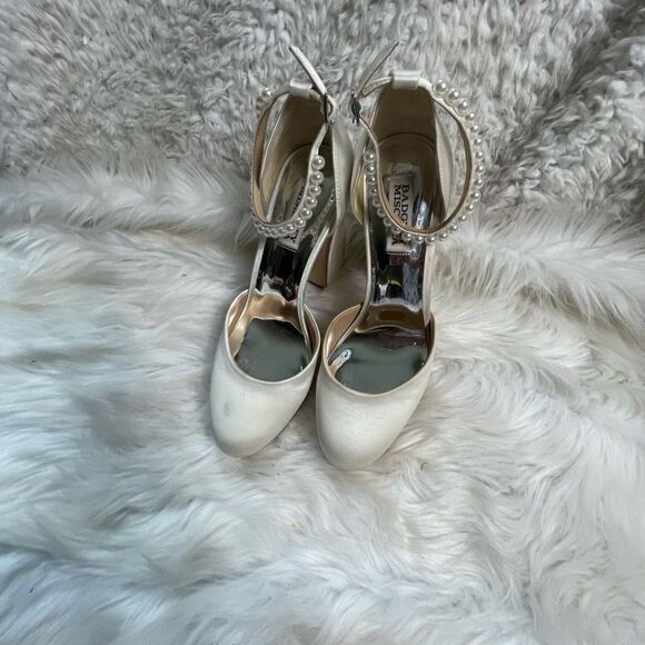 Badgley Mischka Felixa satin fabric white ankle pearl strap platform heels SZ8 - Picture 5 of 13
